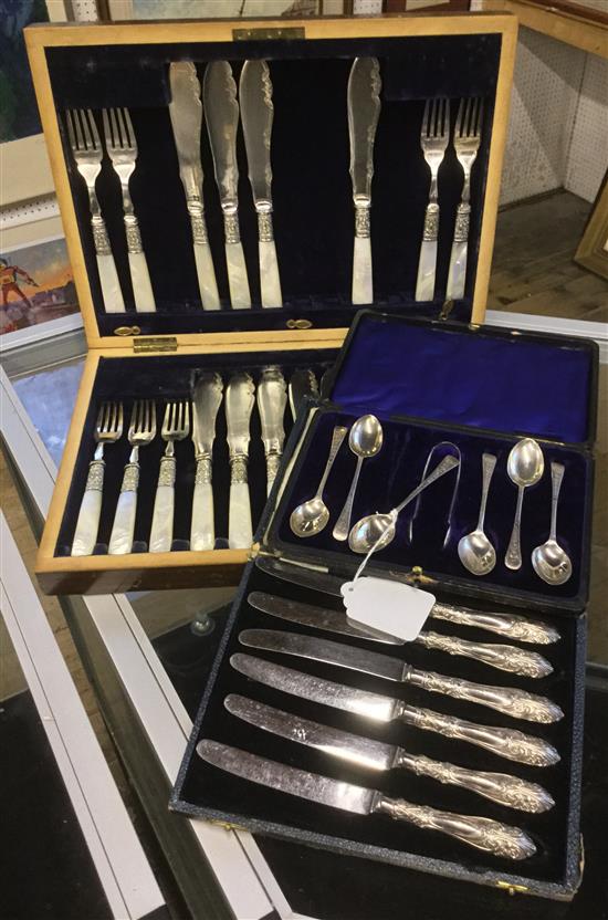 Six silver bright-cut teaspoons, cased, six silver-handled tea knives & plated fish eaters